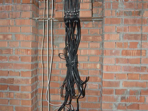 elektroprovodka_ v_obchestvennoi_ zone